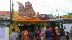 TPS Unik Bernuansa Kerajaan Diserbu Warga Bojonegoro, Antre Nyoblos hingga ke Jalan