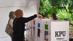 Pemilih Tambahan di TPS 140 Pesona Khayangan Depok Melebihi Surat Suara, KPPS Kewalahan