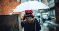 Tips Liburan di Musim Hujan agar Menyenangkan, Ternyata Tak Cukup Sedia Payung!