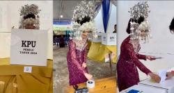 Viral, Aksi Unik Warga Pakai Baju Pengantin ke TPS, Netizen: Emang Asyik Tinggal di Indonesia