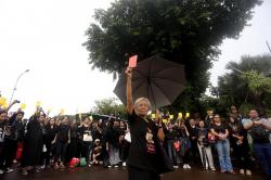 Aksi Kamisan ke-805, Aktivis HAM Berikan Kartu Merah untuk Pemerintah