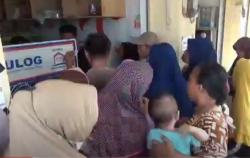 Harga Terus Melangit, Ratusan Warga Tegal Rela Antre Berjam-jam Beli Beras Murah