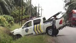 Kecelakaan di Labusel, Mobil Dishub Kawal Bupati Labuhanbatu Utara Nyungsep ke Parit