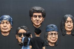 Pameran Koleksi Album hingga Kostum Grup Band God Bless