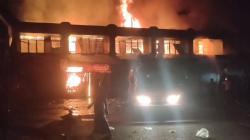 Kebakaran Hebat 7 Ruko di Bireuen Aceh, 1 Orang Tewas Terjebak Kobaran Api<