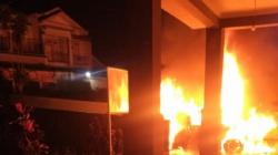2 Mobil Timses Caleg DPR RI di Cianjur Diduga Dibakar OTK, Terdengar Bunyi Ledakan<