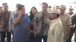 Momen SBY Beri Hormat ke Prabowo: Sekarang Beliau Komandan Saya<