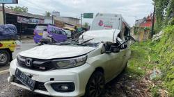 Kecelakaan Honda Brio Tabrak Pilar di Sukabumi, 2 Orang Tewas Terjepit Atap Mobil