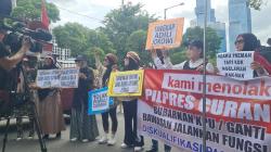 Massa Demo di KPU, Tolak Dinasti Politik Jokowi dan Kecurangan Pemilu 2024