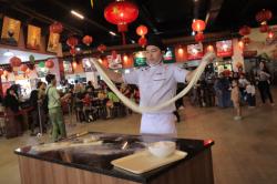 Sambut Cap Go Meh 2024, Taman Safari Bogor Gelar Parade Barongsai dan Kuliner Tradisional