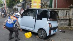 Mobil Listrik Dokter Cantik Tabrak Tukang Sapu hingga Tewas di Mojokerto<