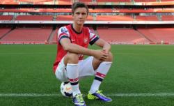 Mantan Pemain Arsenal Ini Pingsan, Ternyata Derita Penyakit Akut di Otak