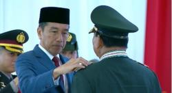 Presiden Jokowi Beri Gelar Jenderal Kehormatan kepada Prabowo Subianto