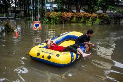 Hujan Deras Guyur Jakarta, Sejumlah Titik Ibu Kota Terendam Banjir