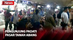 Borong Belanjaan Jelang Ramadan, Pengunjung Padati Pasar Tanah Abang