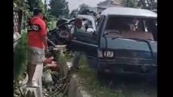 Melaju Kencang, Minibus dan Pikap Bermuatan Pisang Kecelakaan di Bangkalan hingga Terguling<