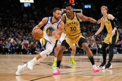 Hasil NBA: Warriors Menang Comeback atas Raptors, Stephen Curry Menggila