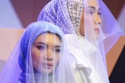 Peragaan Busana Muslim Karya 24 Desainer di Road to Muffest 2024
