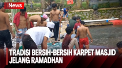 Melihat Tradisi Cuci Karpet Masjid Jelang Ramadhan di Mata Air Muncul 