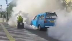 Angkot Keluarkan Asap Tebal di Jalan Margonda Depok, Lalin Sempat Macet