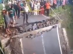 Jembatan di Randuacir Salatiga Ambruk, 1 Pengendara Tewas 2 Luka-Luka