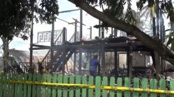 2 Rumah Hangus Terbakar di Wajo Sulsel, Pemilik Pingsan saat Tiba di Lokasi<