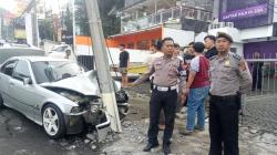 Kecelakaan Hari Ini di Bandung, Sedan BMW Tabrak Tiang Listrik Diduga Sopir Ngantuk
