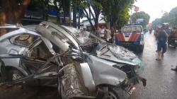 Kecelakaan Minibus Remuk Hantam Pohon di Palembang, 1 Orang Tewas 5 Luka-Luka