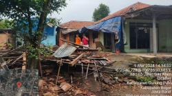 Rumah Ambruk gegara Keropos di Bogor, 2 Orang Luka-luka