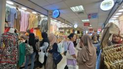 Little Bangkok Tanah Abang Ramai Diserbu Pembeli di Hari Pertama Puasa, Ini Potretnya