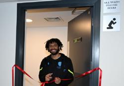 Arsenal Resmikan Ruang Salat di Emirates Stadium, Mohamed Elneny Gunting Pita