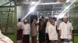 Masjid di Palangka Raya Kebanjiran, Warga tetap Antusias Sholat Tarawih meski di Aula<