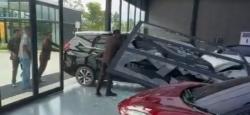 Imbas Xpander Seruduk Porsche GT3 yang Terparkir di Showroom, Kerugian Capai Rp5,7 Miliar