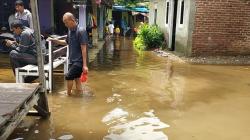 Banjir di Indramayu akibat Hujan Deras, Air Masuk Rumah Warga dan Rendam Jalan Utama
