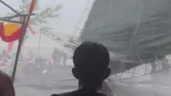 Viral Pasar Ramadan Porak-poranda Disapu Angin Kencang, 10 Motor Tertimpa Pohon<