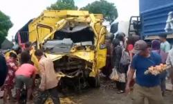 Kecelakaan 2 Truk Adu Banteng di Banyumas, Warga Berebutan Telur yang Tumpah