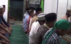 Shalat Tarawih Kilat di Jombang Dipadati Jemaah, 23 Rakaat Hanya 10 Menit