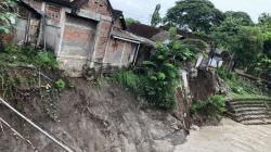 Tebing Sungai Bengawan Solo di Bojonegoro Longsor di Sejumlah Titik, Sebagian Rumah Rusak<