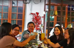 Kocak Tak Cuma Takjil Non-muslim Juga Berburu Tempat Bukber, Netizen: Seru Ramadhan Kali Ini