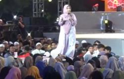 Tausiah di Tabligh Akbar RCTI, Ning Umi Laila Ajak Orang Tua Beri Keteladanan Akhlak ke Anak