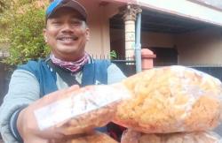 Tempe Malang Sukses Antarkan Putra Mukhlasin Kuliah di Jepang