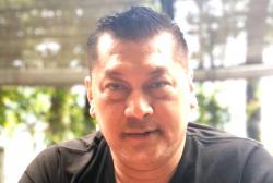 Tangis Keluarga Pecah saat Jenazah Donny Kesuma Tiba di Rumah Duka 