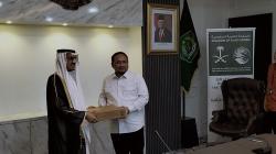 Arab Saudi Serahkan Bantuan 100 Ton Kurma kepada Umat Islam di Indonesia