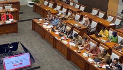 Momen Risma Menangis Dengar Lansia 90 Tahun Hidup Sebatang Kara Tak Dapat Bansos