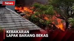 Kebakaran Landa Lapak Barang Bekas dan Rumah Kontrakan Semi Permanen di Kebon Jeruk