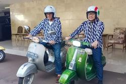 Gaya Anies-Cak Imin Naik Vespa Berburu Takjil ke Benhil