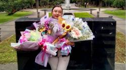 Kisah Inspiratif Melly Puspita, Anak Penjual Bubur Lulus Cumlaude dari ITB<
