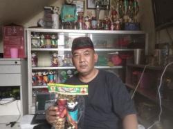 Manfaatkan Botol Bekas, Sekuriti di Lebak Bulus Raup Cuan dari Bisnis Ondel-Ondel