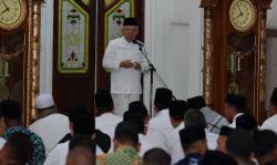 Jemaah Masjid Agung Al-Kautsar Kendari Antusias Tarawih Bersama Wapres Ma’ruf Amin<