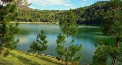 5 Danau Ajaib di Indonesia Suka Berubah Warna, Cantik Ada yang seperti Pelangi